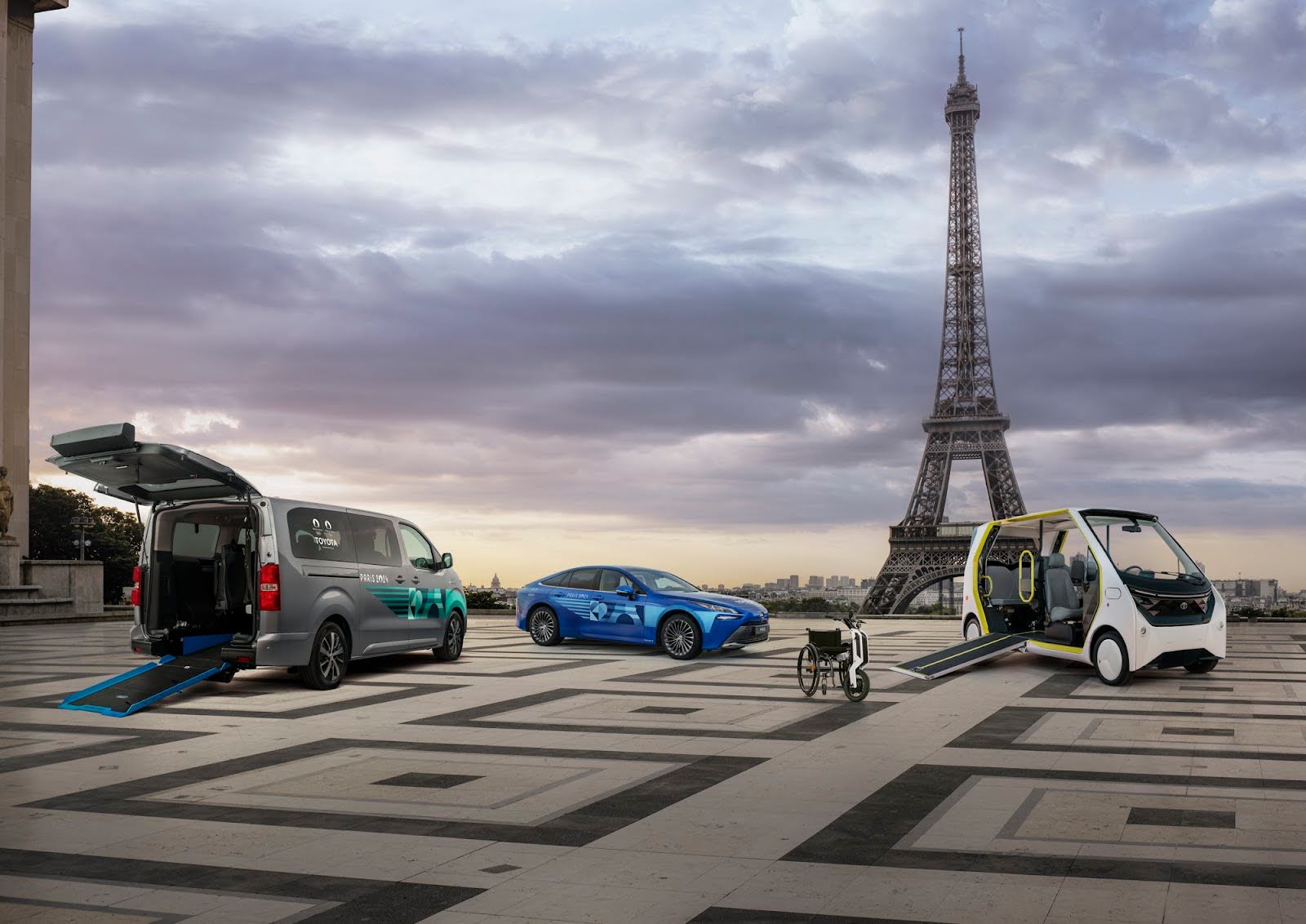 EV fleet in front of Eiffel tower